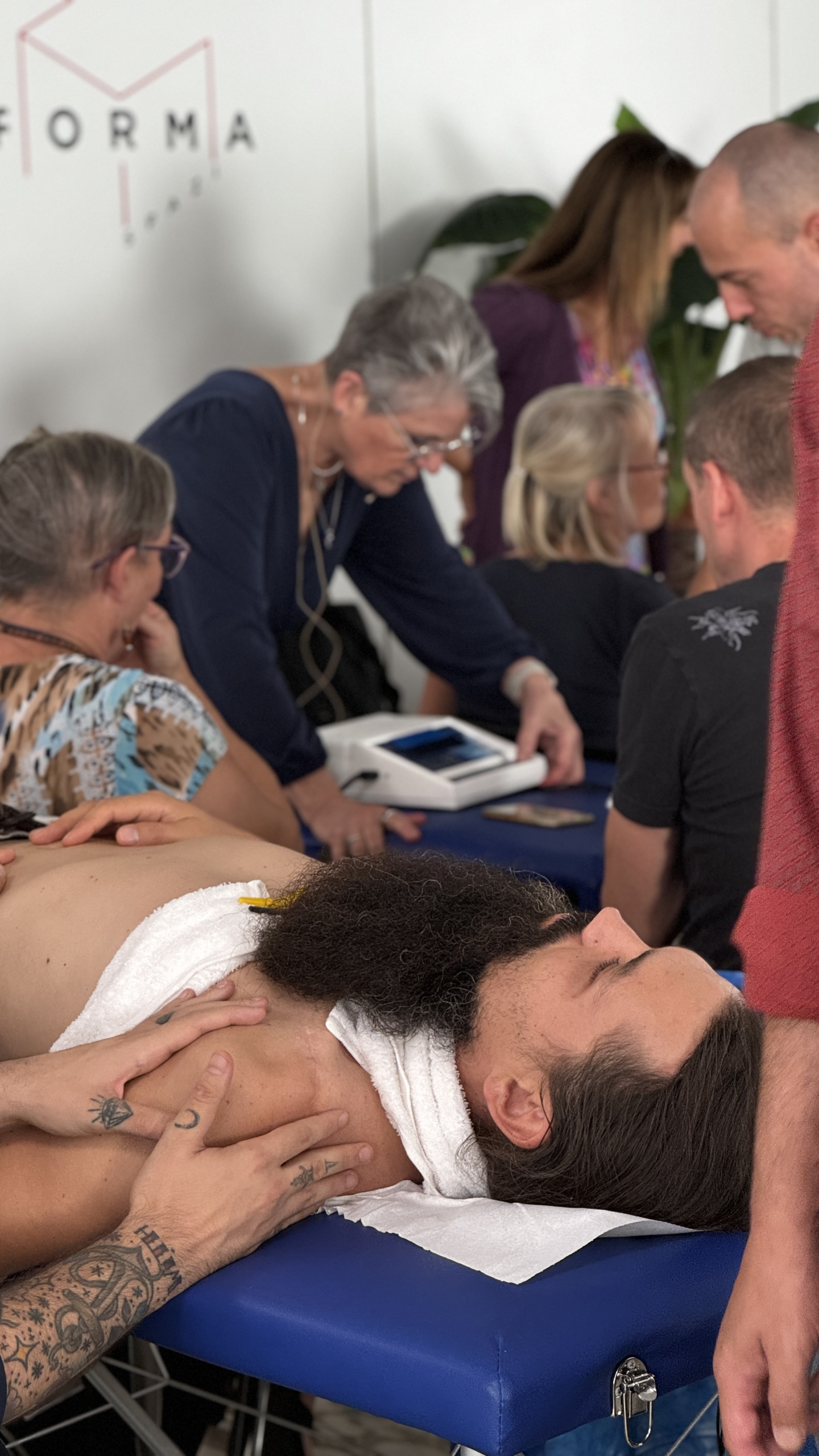 Hands-on shoulder treatment during FSM practicum with wet towel contacts